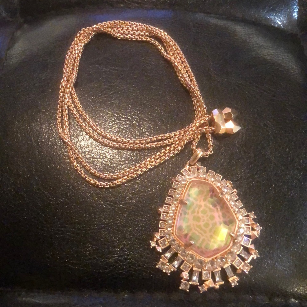 Deanerys pendant necklace